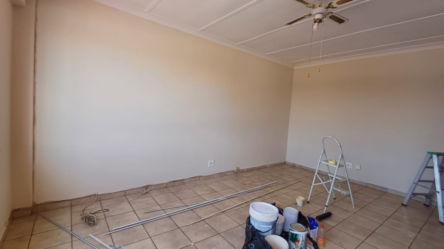 To Let 2 Bedroom Property for Rent in New Redruth Gauteng