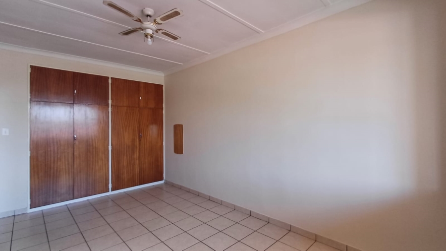 To Let 2 Bedroom Property for Rent in New Redruth Gauteng