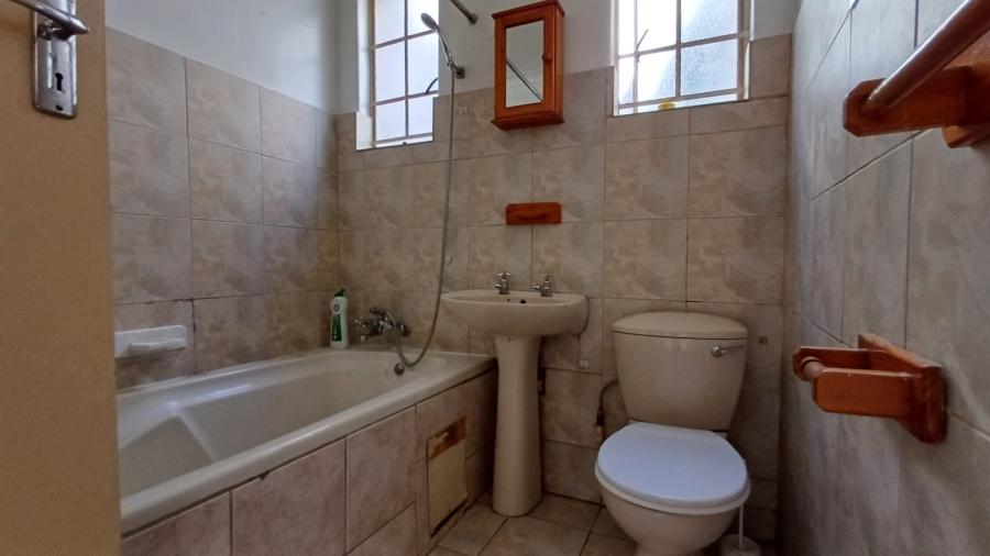 To Let 2 Bedroom Property for Rent in New Redruth Gauteng