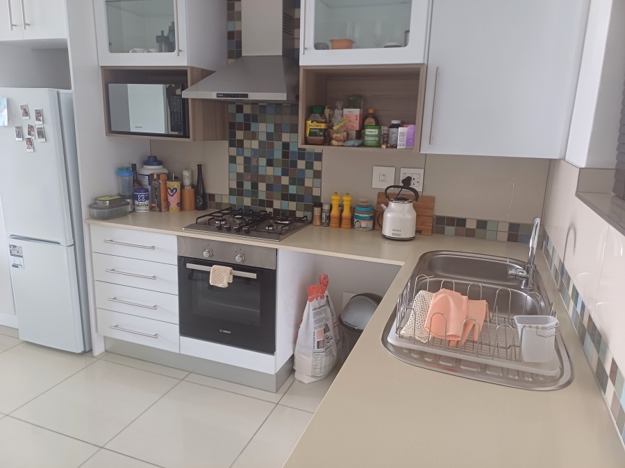 To Let 2 Bedroom Property for Rent in Rosebank Gauteng