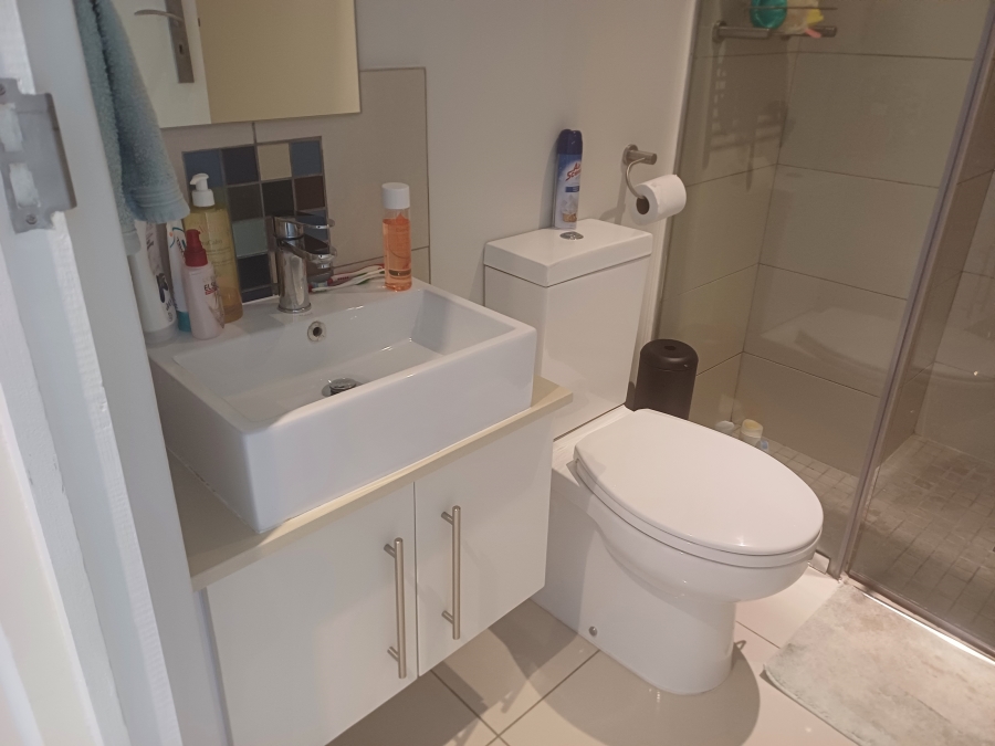 To Let 2 Bedroom Property for Rent in Rosebank Gauteng