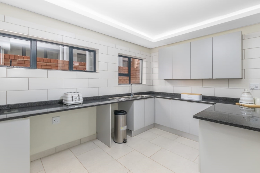 To Let 3 Bedroom Property for Rent in Bedford Gardens Gauteng