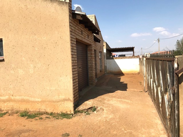 4 Bedroom Property for Sale in Buhle Park Gauteng