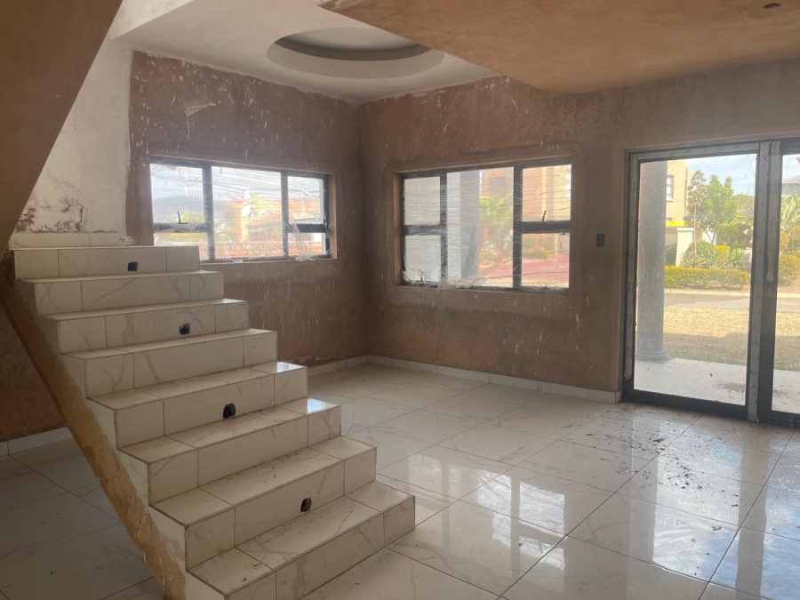 9 Bedroom Property for Sale in Theresa Park Gauteng