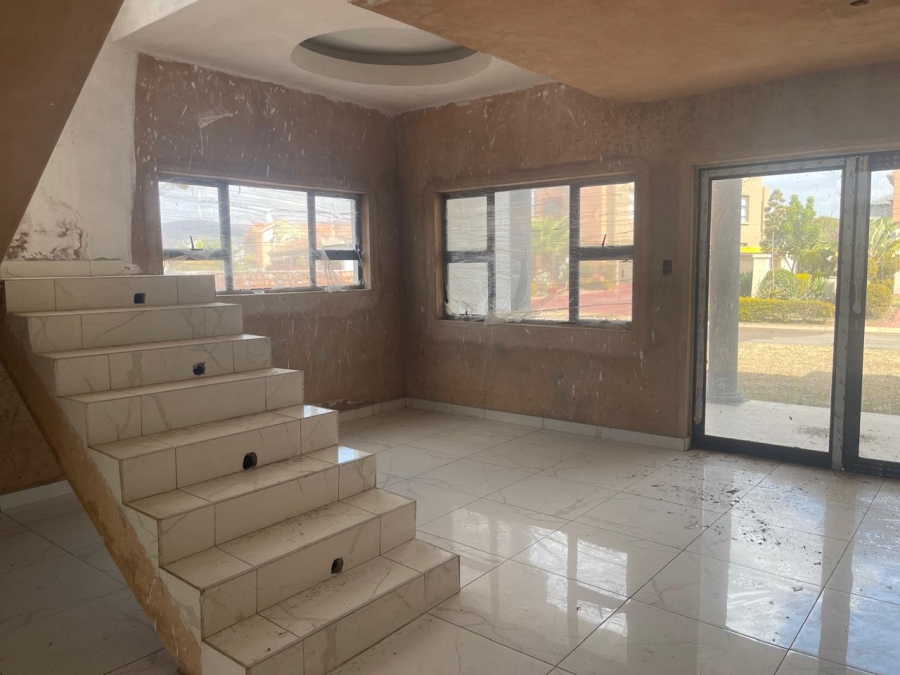 9 Bedroom Property for Sale in Theresa Park Gauteng