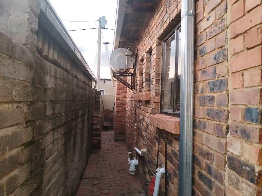 2 Bedroom Property for Sale in Boitumelo Gauteng