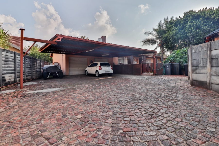 3 Bedroom Property for Sale in Esther Park Gauteng