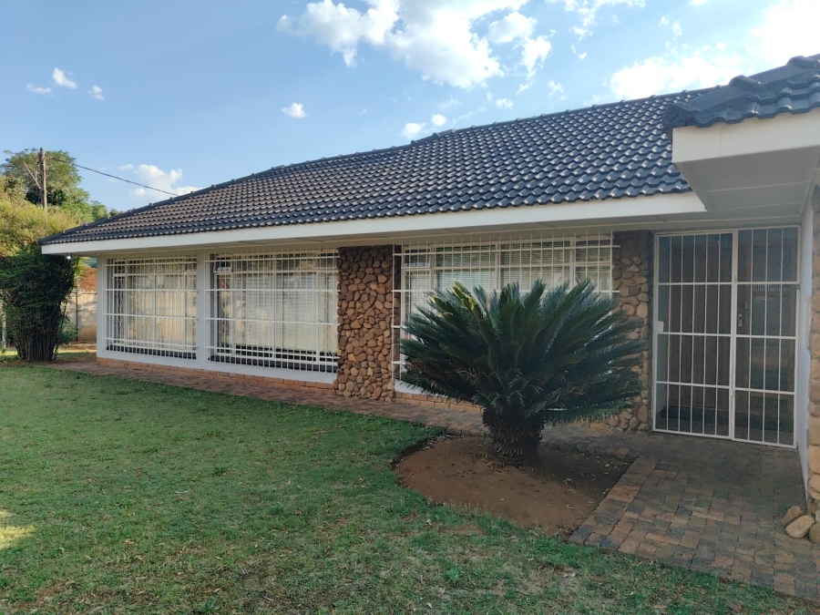 To Let 3 Bedroom Property for Rent in Risiville Gauteng