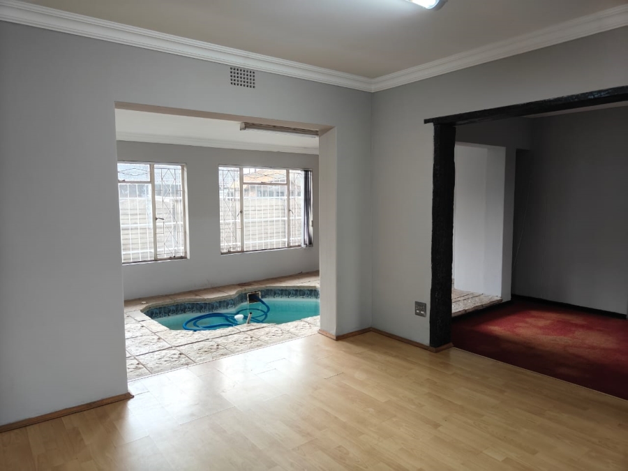 To Let 3 Bedroom Property for Rent in Risiville Gauteng