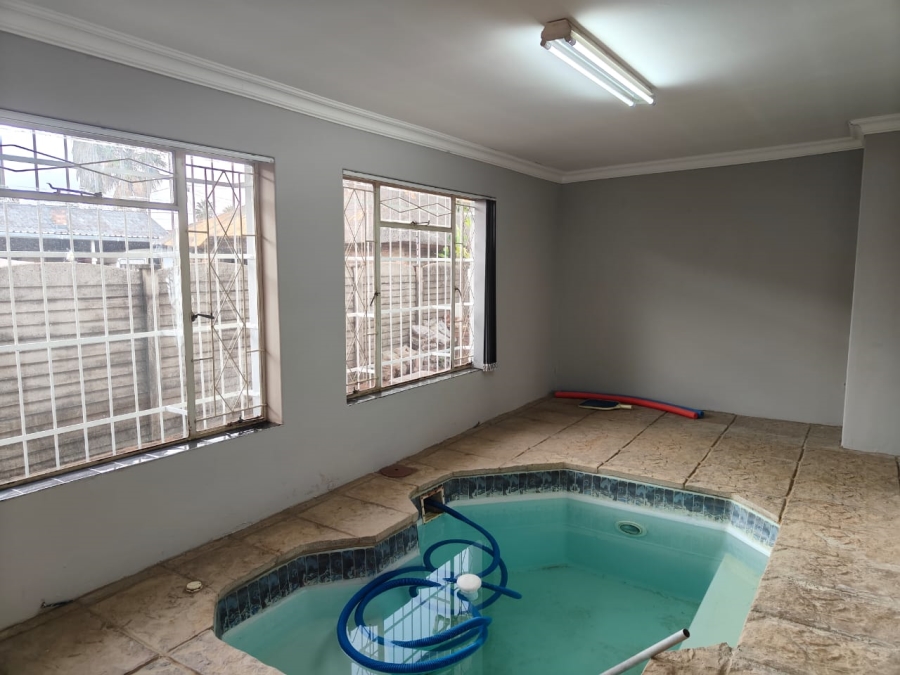 To Let 3 Bedroom Property for Rent in Risiville Gauteng