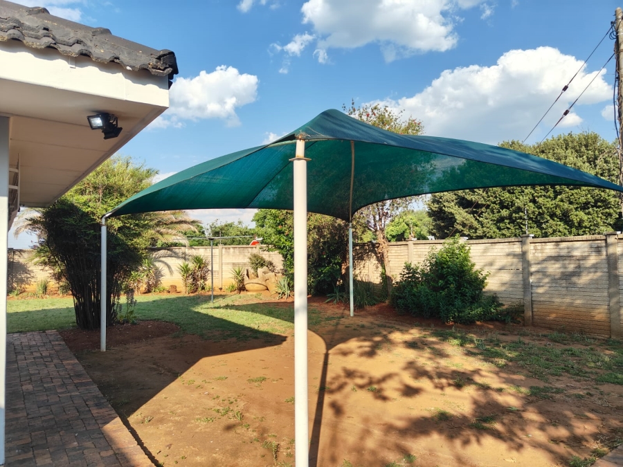 To Let 3 Bedroom Property for Rent in Risiville Gauteng
