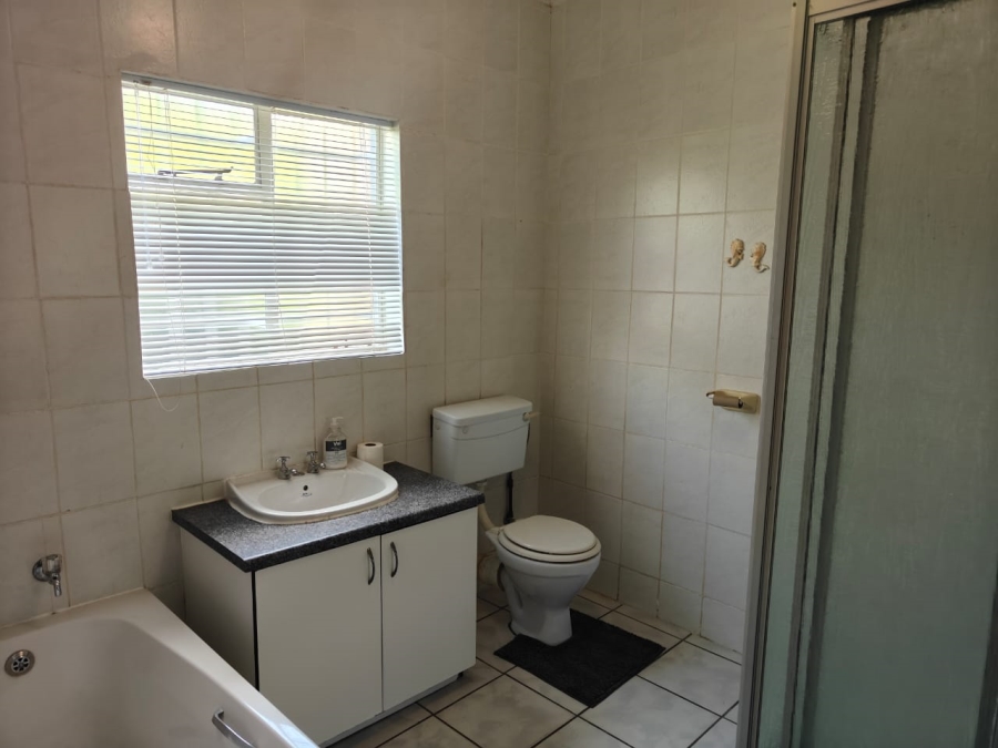 To Let 3 Bedroom Property for Rent in Risiville Gauteng