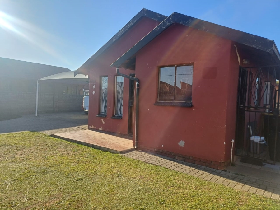 2 Bedroom Property for Sale in Unitas Park Gauteng