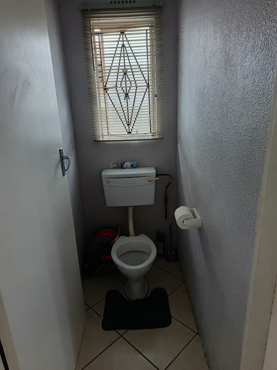 2 Bedroom Property for Sale in Unitas Park Gauteng