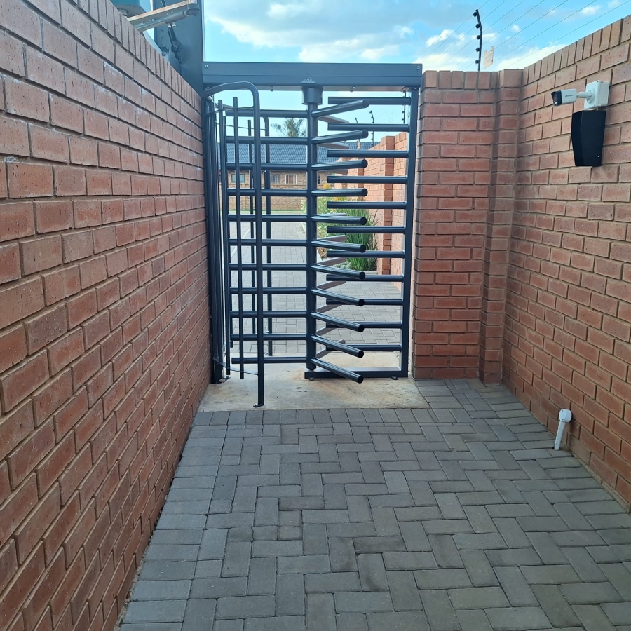 2 Bedroom Property for Sale in Rietvalleirand Gauteng