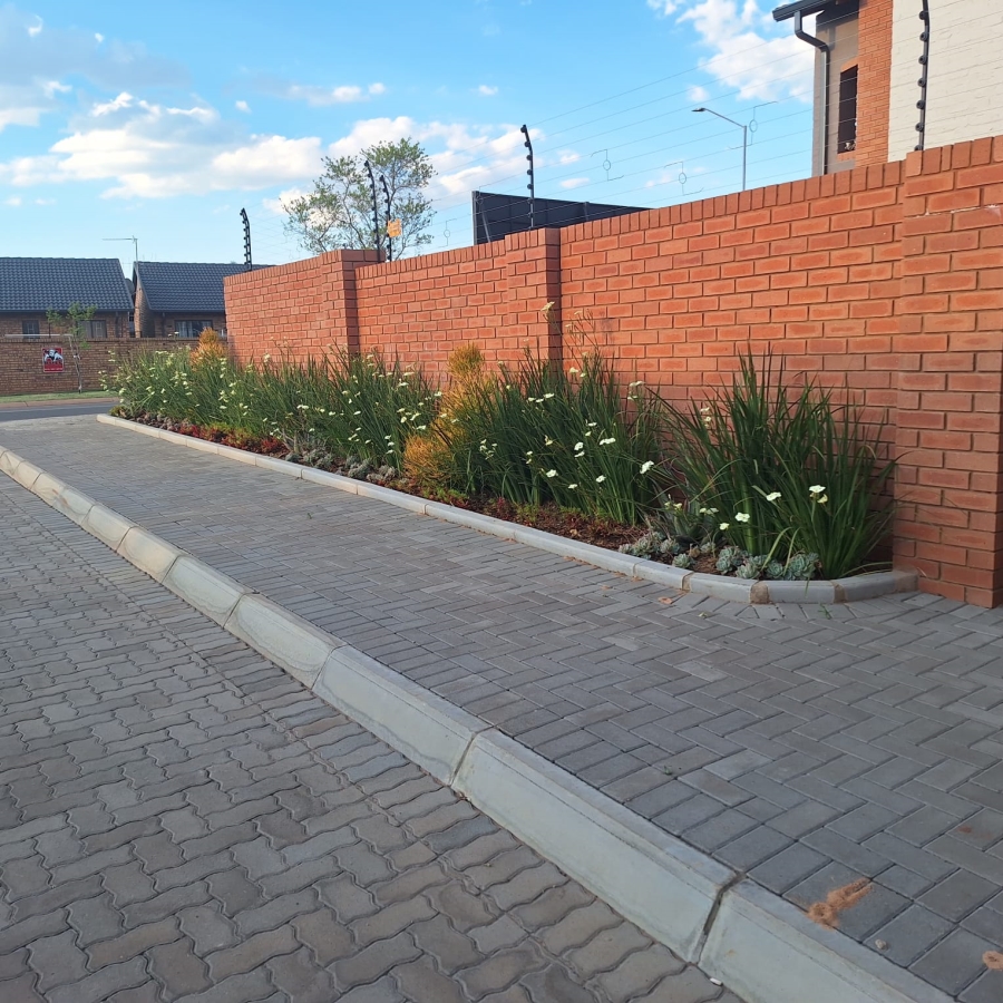 2 Bedroom Property for Sale in Rietvalleirand Gauteng