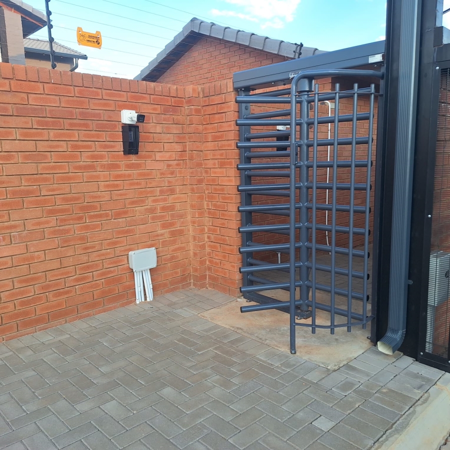 2 Bedroom Property for Sale in Rietvalleirand Gauteng