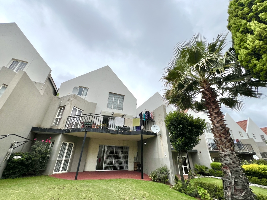 To Let 2 Bedroom Property for Rent in Halfway Gardens Gauteng