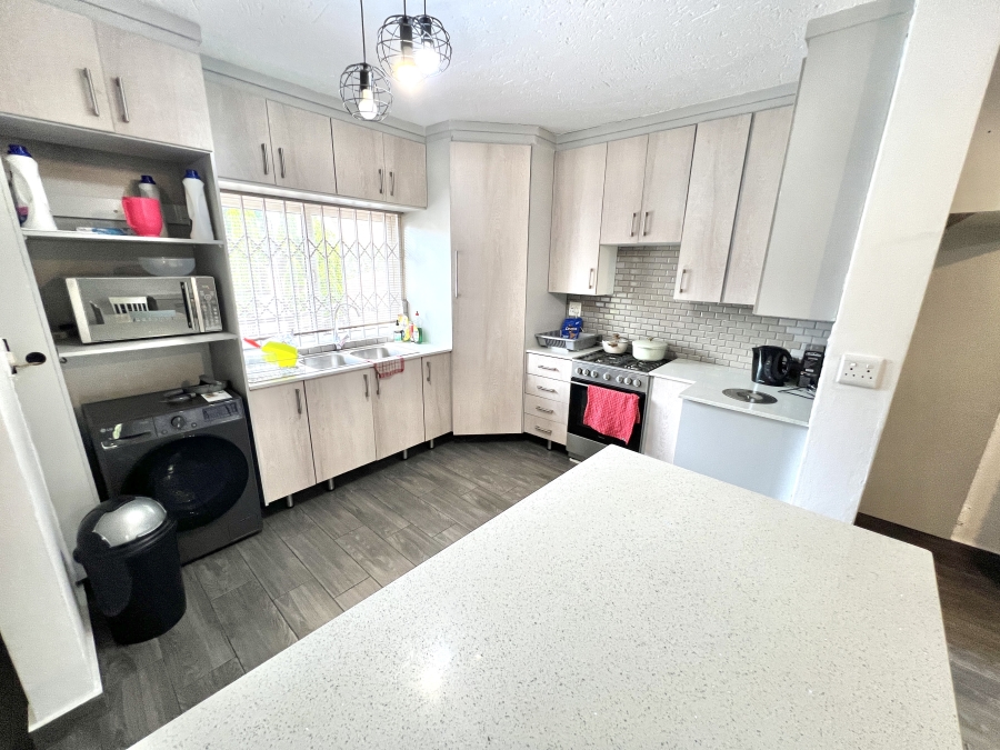 To Let 2 Bedroom Property for Rent in Halfway Gardens Gauteng