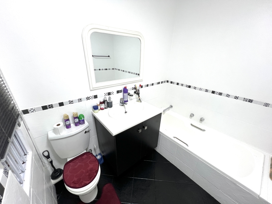 To Let 2 Bedroom Property for Rent in Halfway Gardens Gauteng