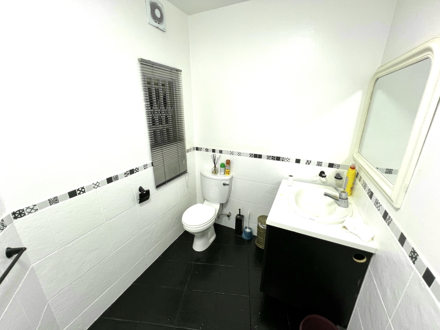 To Let 2 Bedroom Property for Rent in Halfway Gardens Gauteng