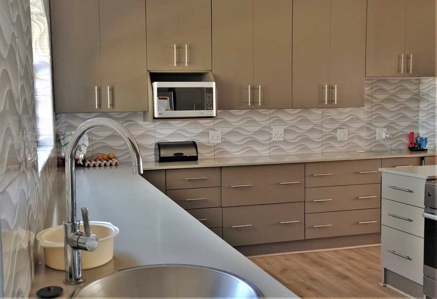 4 Bedroom Property for Sale in Doornkraal Gauteng