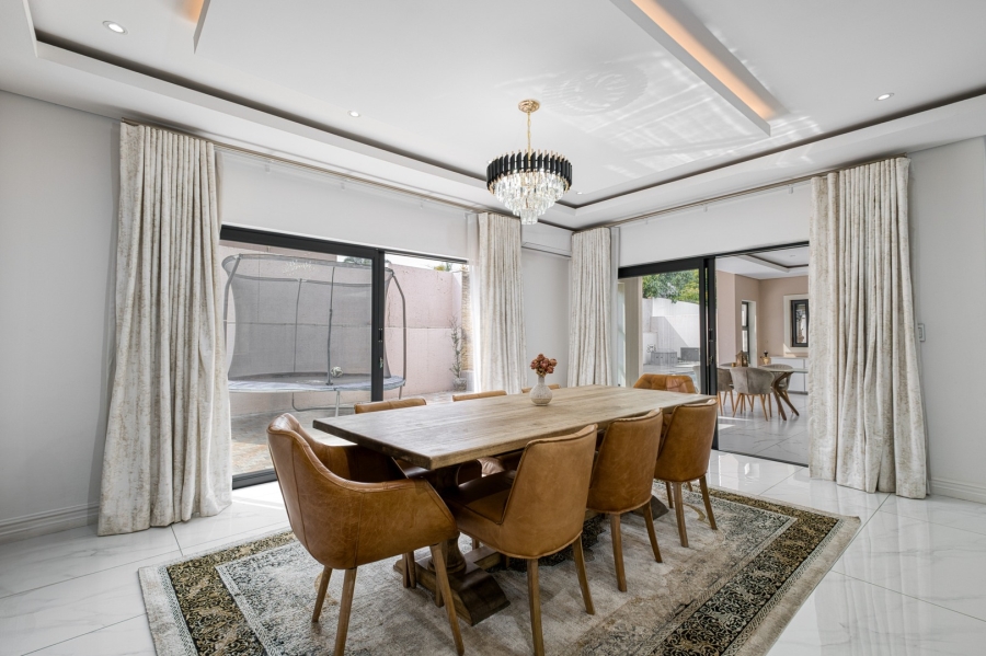 5 Bedroom Property for Sale in Cedar Creek Gauteng