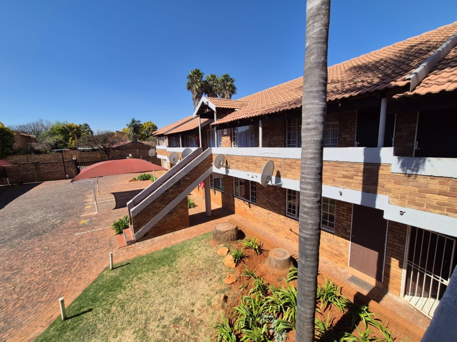 To Let 1 Bedroom Property for Rent in Kenleaf Gauteng