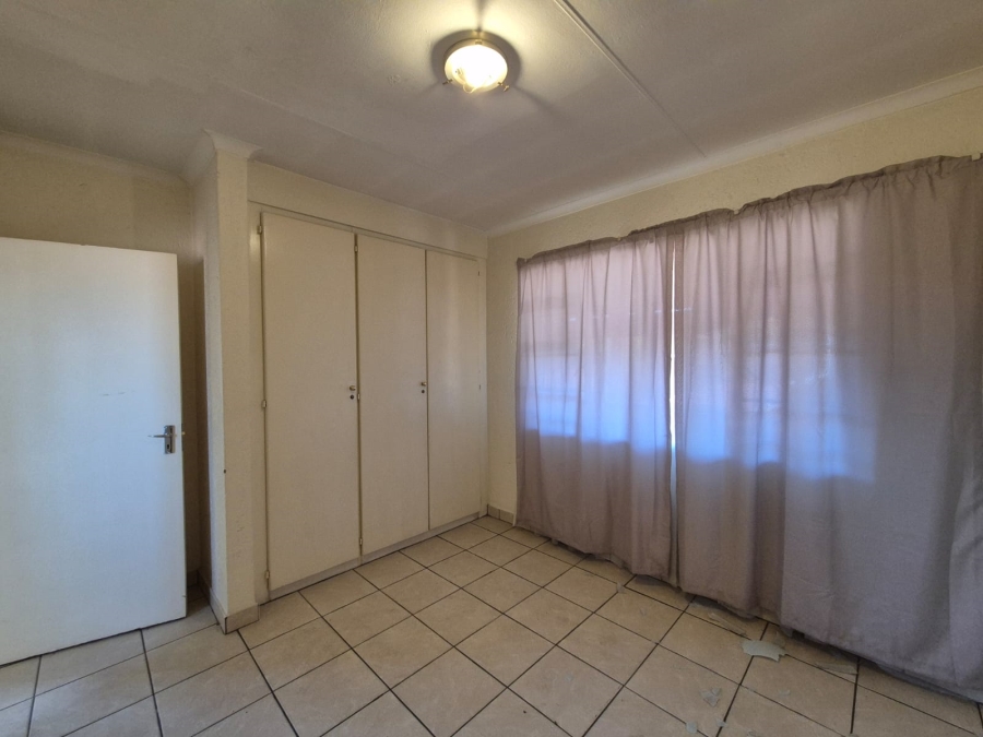 To Let 1 Bedroom Property for Rent in Kenleaf Gauteng
