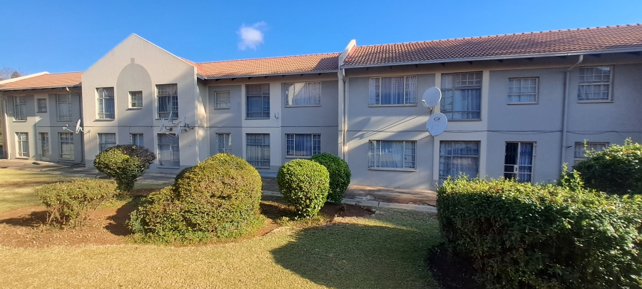 3 Bedroom Property for Sale in Die Hoewes Gauteng