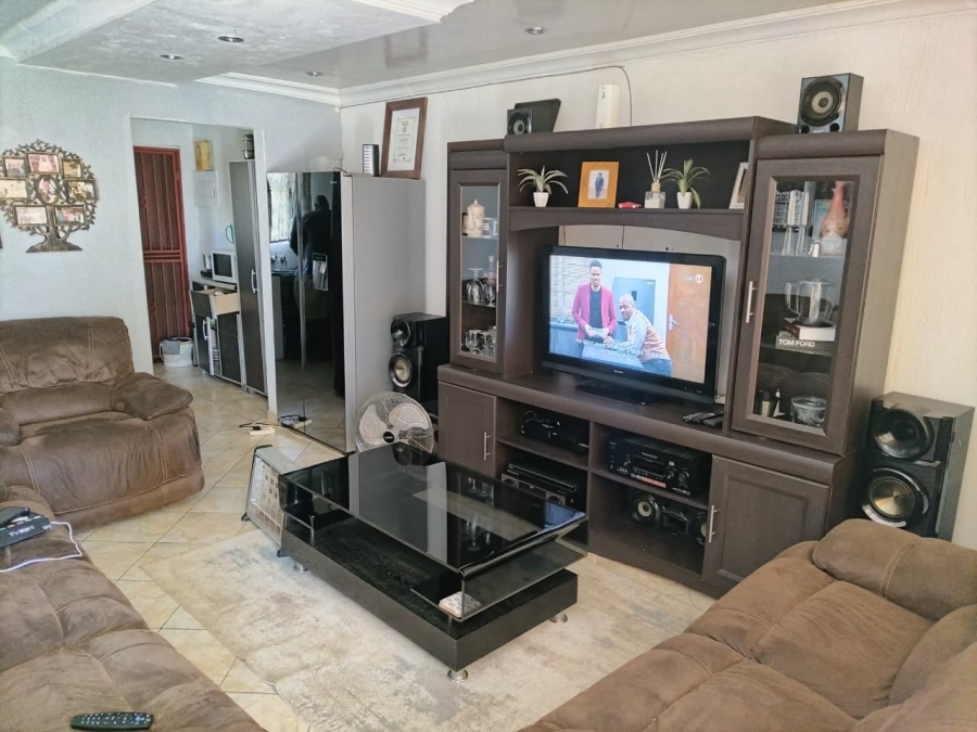 2 Bedroom Property for Sale in Kudube Gauteng