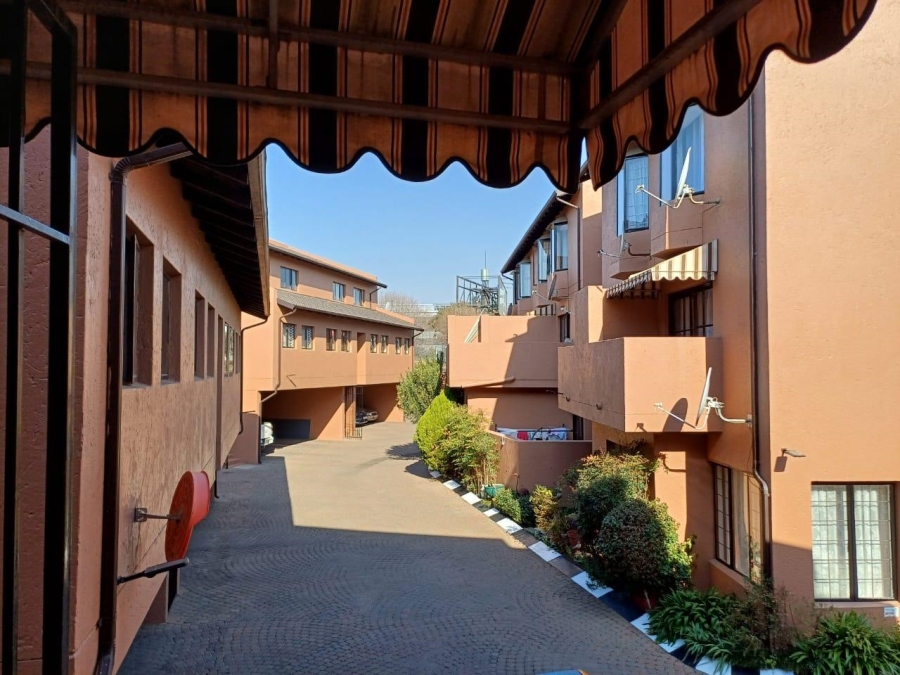 2 Bedroom Property for Sale in Hurlyvale Gauteng