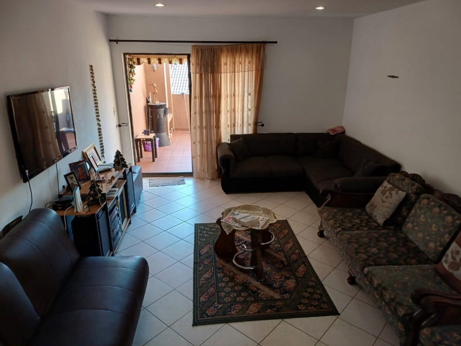 2 Bedroom Property for Sale in Hurlyvale Gauteng