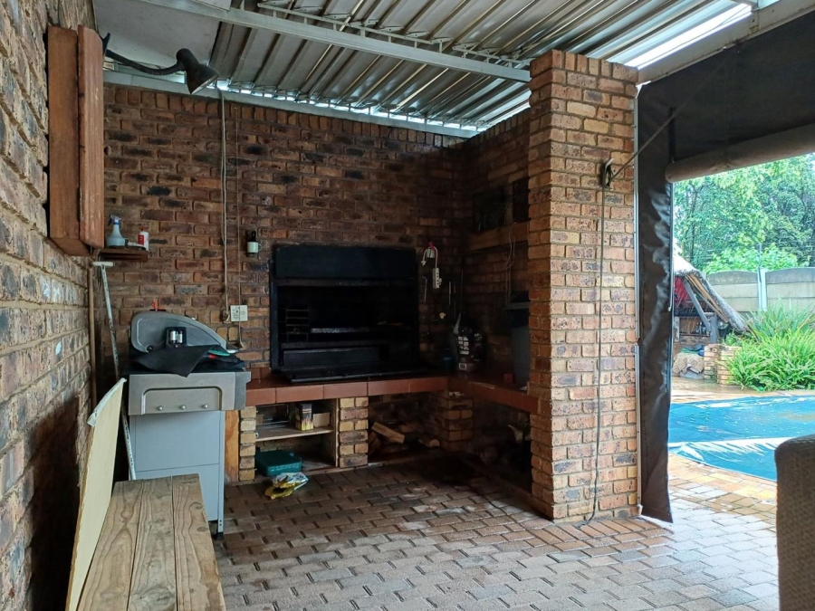 4 Bedroom Property for Sale in Edleen Gauteng
