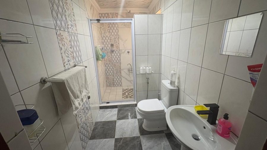 5 Bedroom Property for Sale in Beyers Park Gauteng