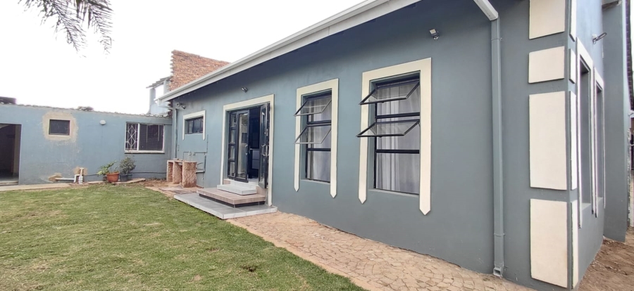 5 Bedroom Property for Sale in Beyers Park Gauteng
