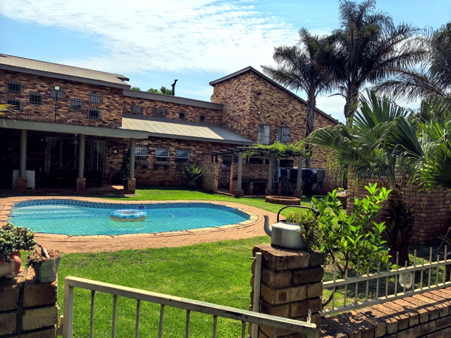 7 Bedroom Property for Sale in Bashewa A H Gauteng