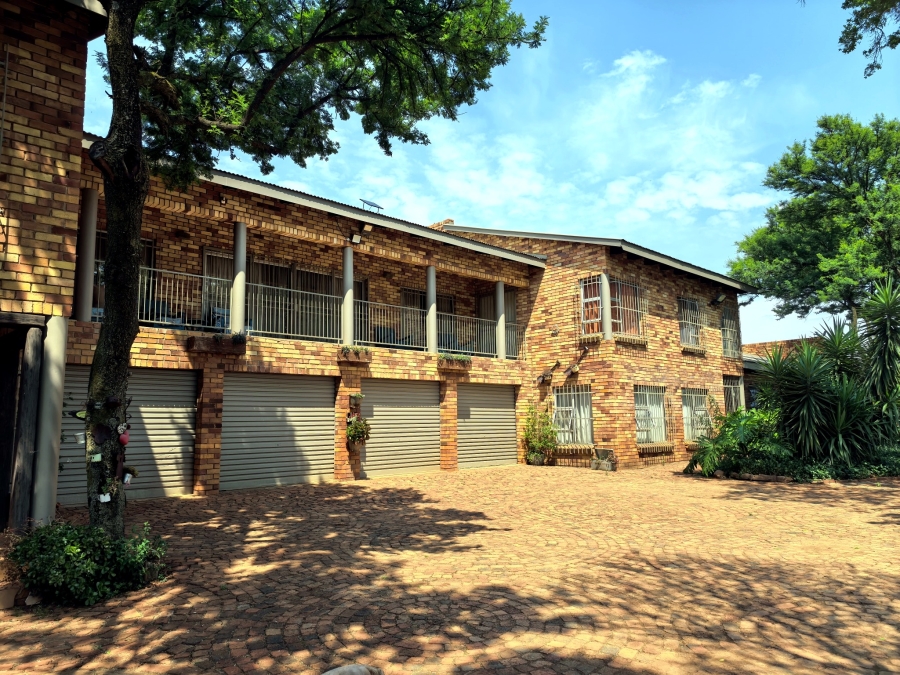 7 Bedroom Property for Sale in Bashewa A H Gauteng