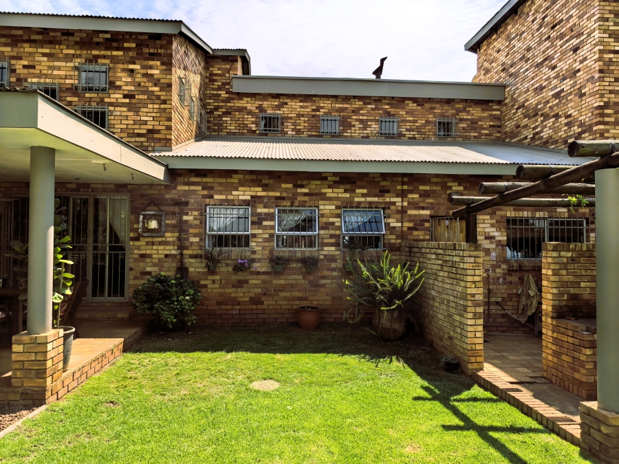 7 Bedroom Property for Sale in Bashewa A H Gauteng