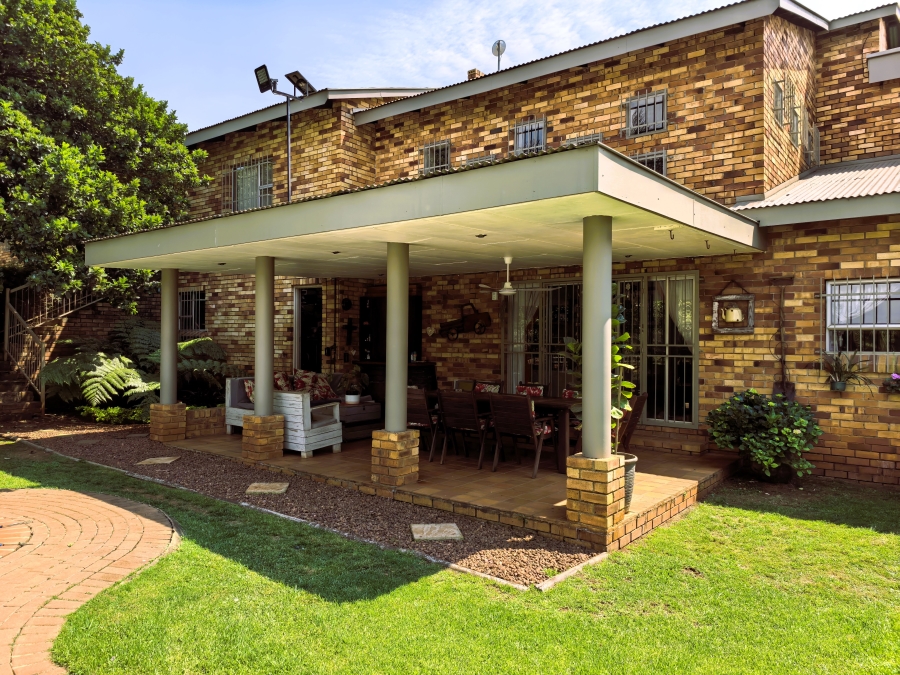 7 Bedroom Property for Sale in Bashewa A H Gauteng