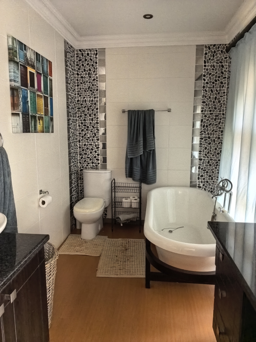 7 Bedroom Property for Sale in Bashewa A H Gauteng