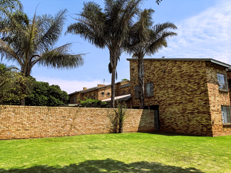 7 Bedroom Property for Sale in Bashewa A H Gauteng
