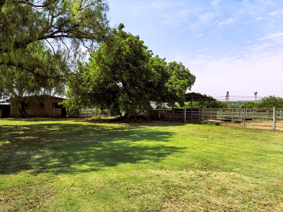 7 Bedroom Property for Sale in Bashewa A H Gauteng