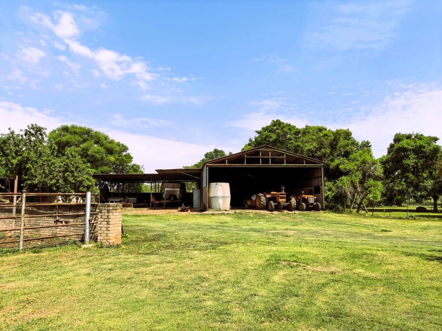7 Bedroom Property for Sale in Bashewa A H Gauteng