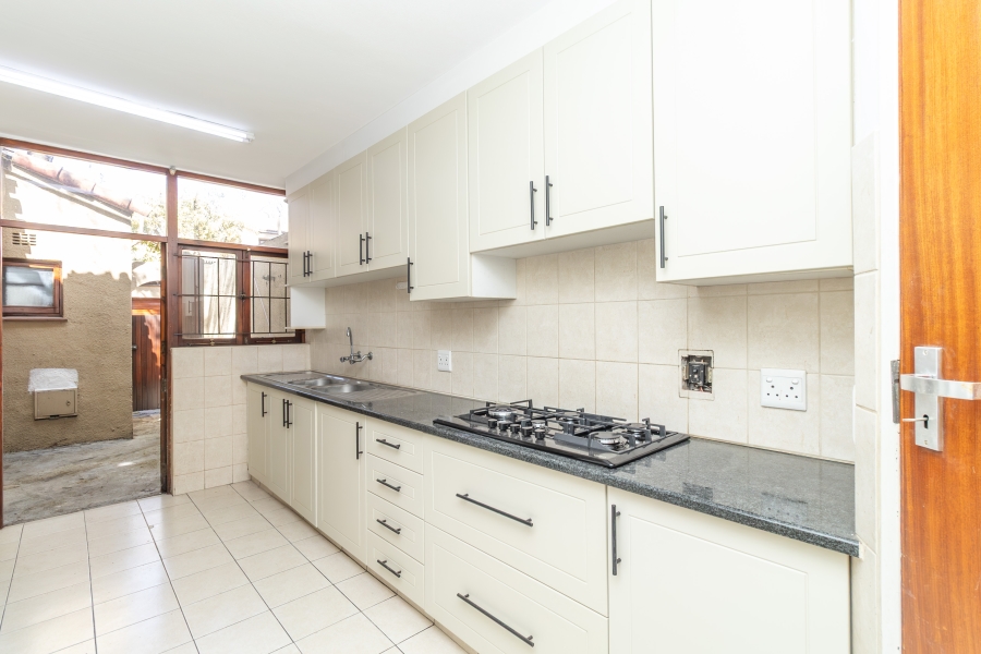 To Let 3 Bedroom Property for Rent in Sandown Gauteng