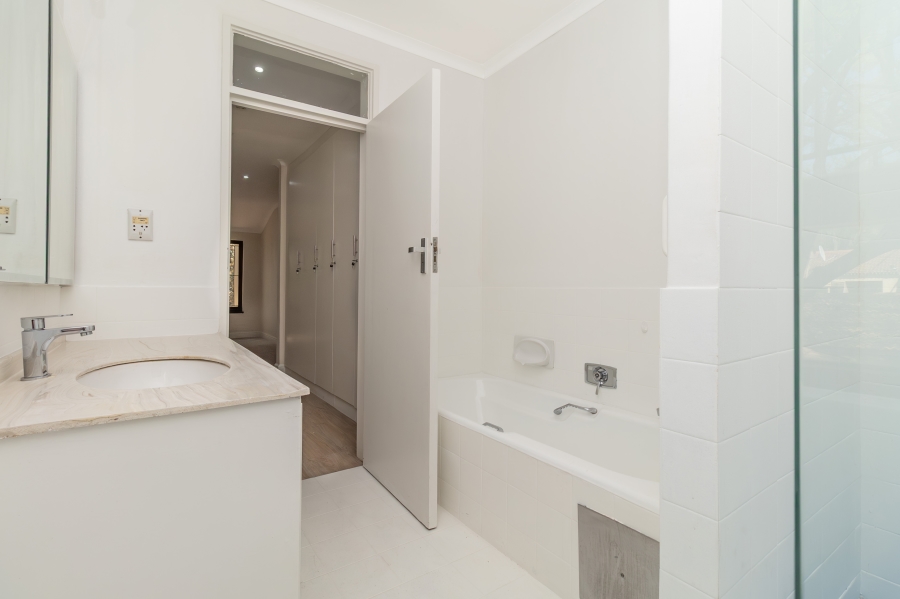 To Let 3 Bedroom Property for Rent in Sandown Gauteng