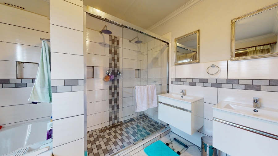 5 Bedroom Property for Sale in Rynfield Gauteng