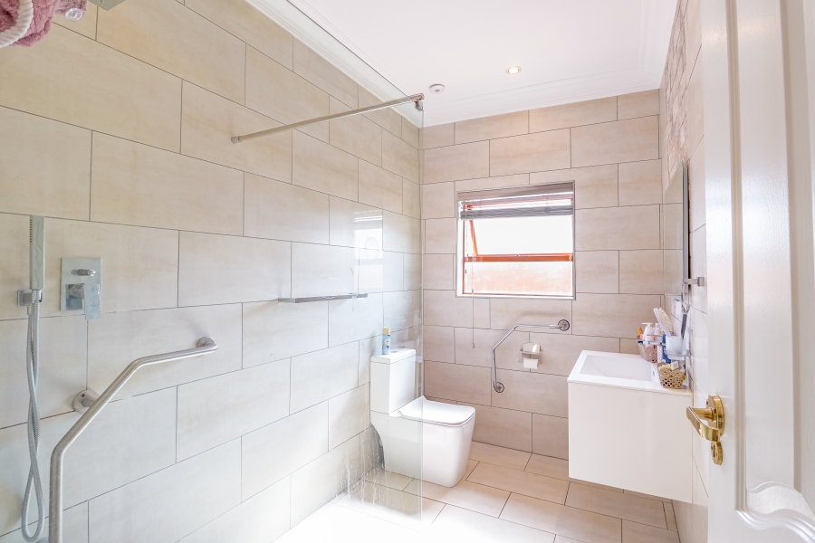 3 Bedroom Property for Sale in Silver Lakes Golf Estate Gauteng