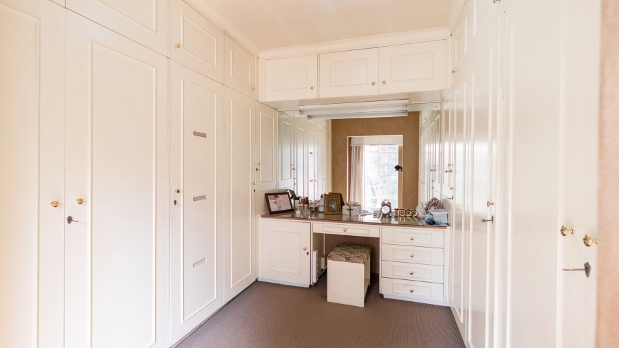 6 Bedroom Property for Sale in Klippoortjie Gauteng