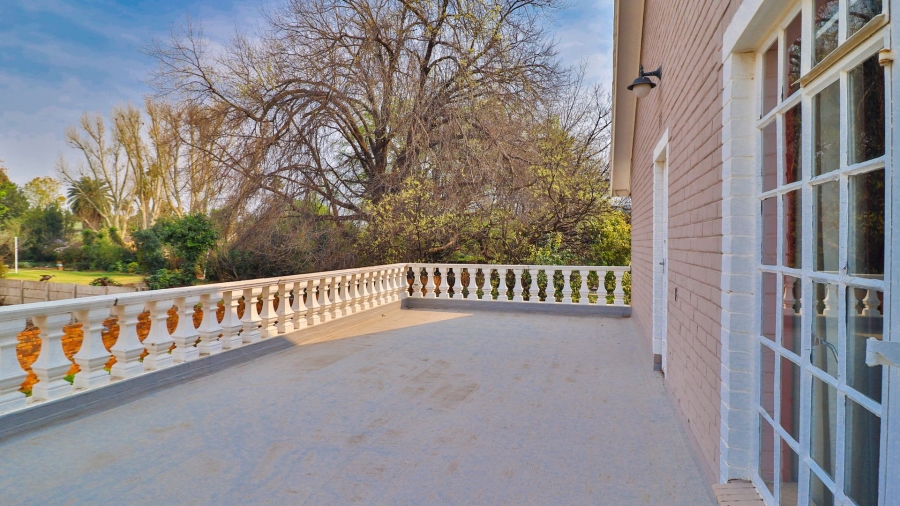 6 Bedroom Property for Sale in Klippoortjie Gauteng